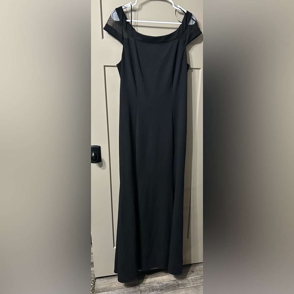Vince Camuto Elegant Black Off-Shoulder long dress sheer